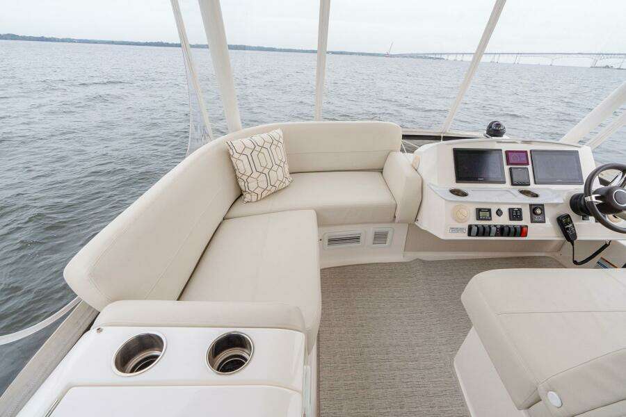 2021 Tiara Yachts 4400 Flybridge