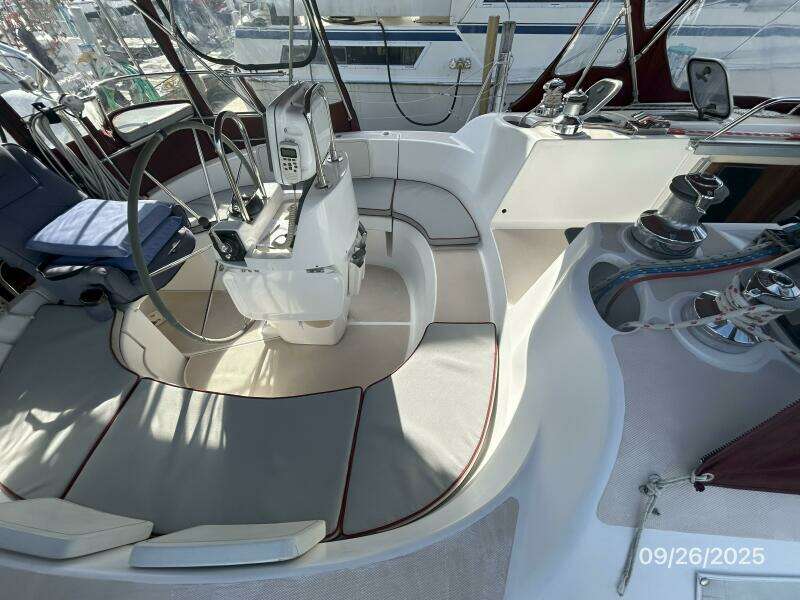 37' Hunter cockpit port