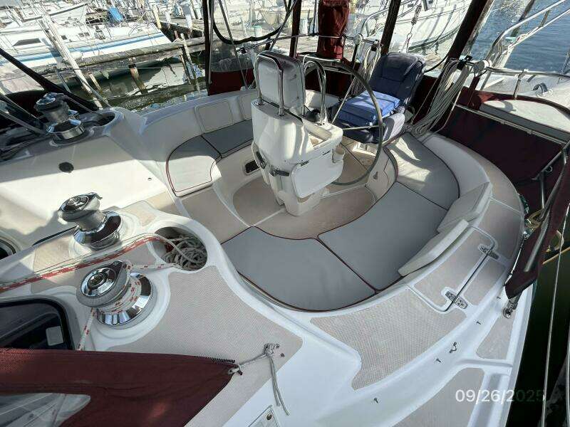 37' Hunter cockpit2