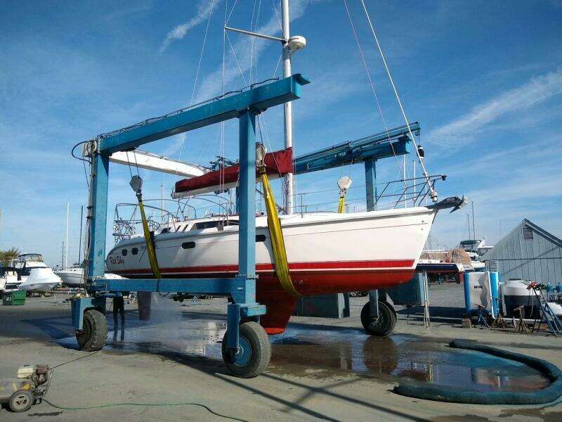 37' Hunter hauled out2