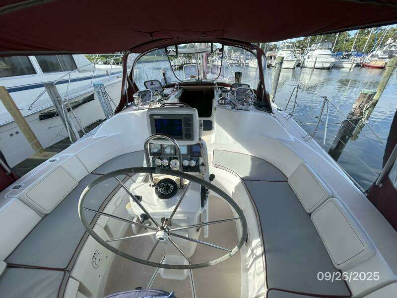 37' Hunter cockpit forward