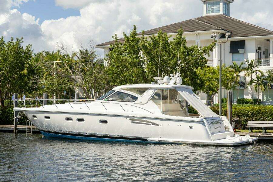 2000 Tiara Yachts 5200 Express