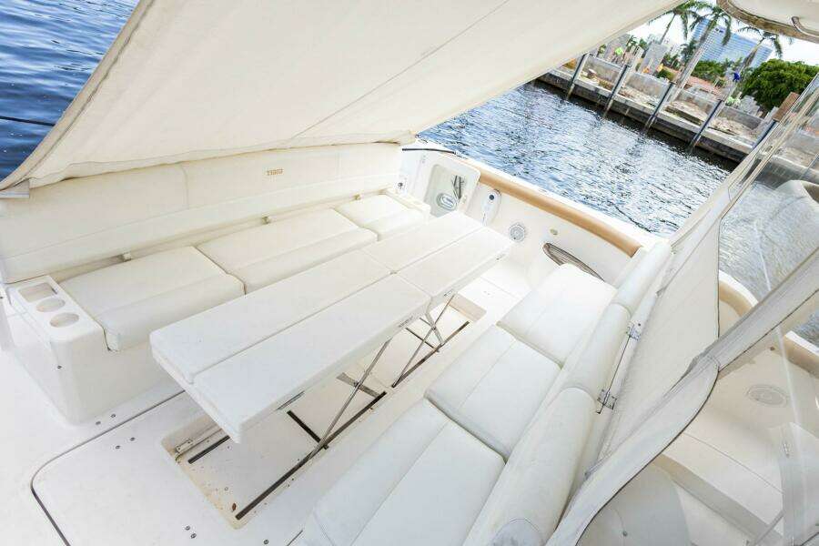 2000 Tiara Yachts 5200 Express