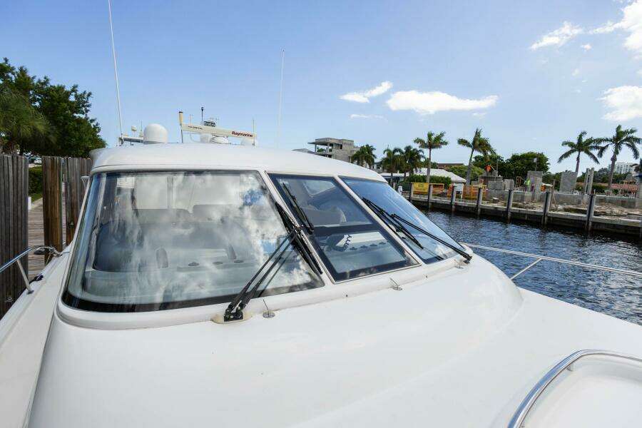 2000 Tiara Yachts 5200 Express