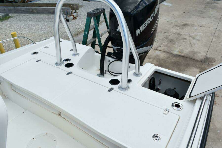 2010 Boston Whaler 230 Dauntless