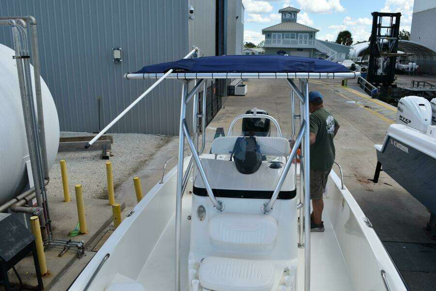 2010 Boston Whaler 230 Dauntless
