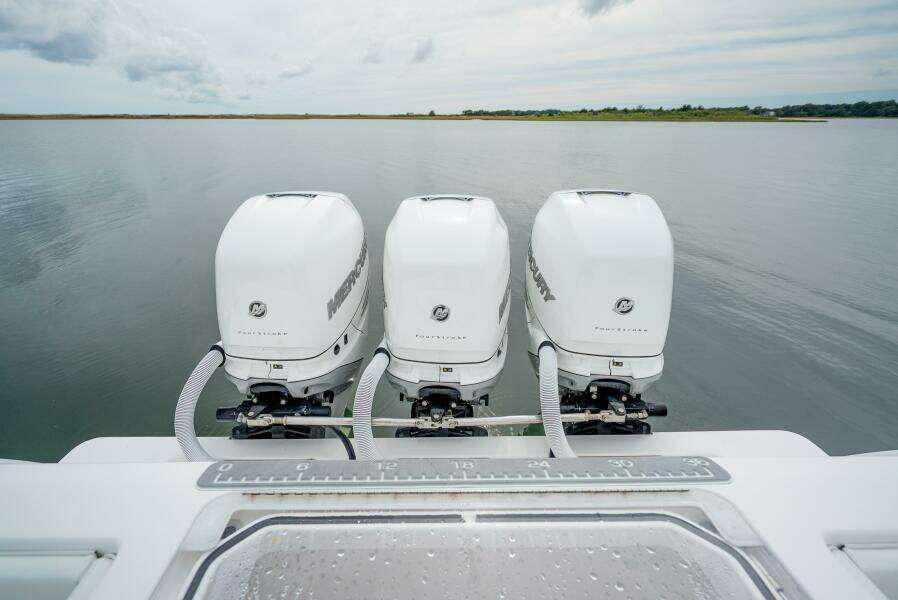 2020 Invincible 30 Open