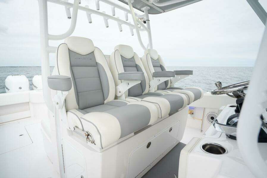 2020 Invincible 30 Open