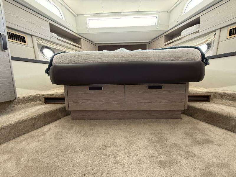 2024 Greenline 48 Fly Hybrid