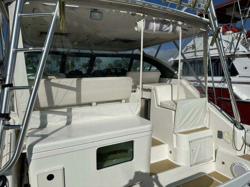 2004 Pursuit 3800 Express