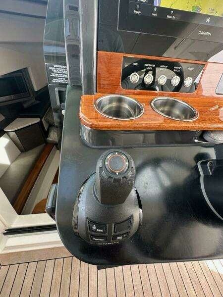 2021 Tiara Sport 43 LS