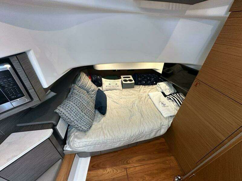 2021 Tiara Sport 43 LS