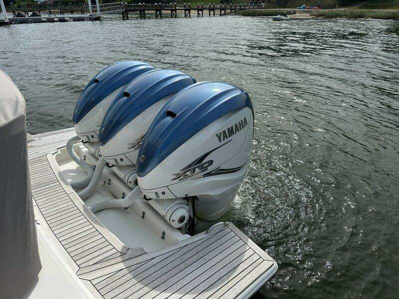 2021 Tiara Sport 43 LS