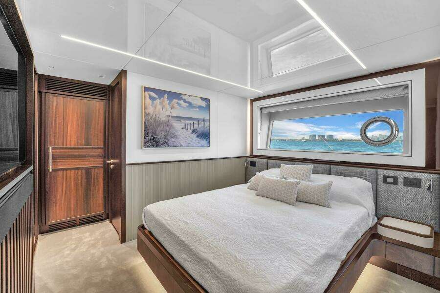 2024 Sunseeker Ocean 90 Enclosed / Ocean 182