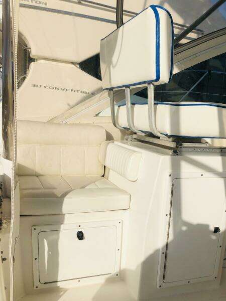 2000 Cabo 31 Express