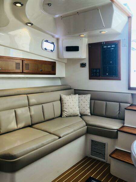 2000 Cabo 31 Express