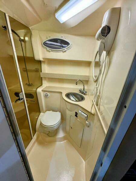 2002 Rinker 342 Fiesta Vee