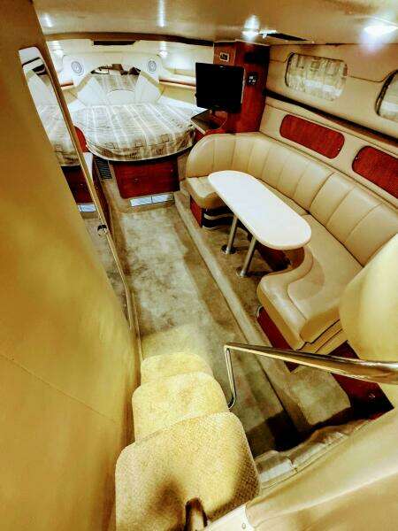 2002 Rinker 342 Fiesta Vee