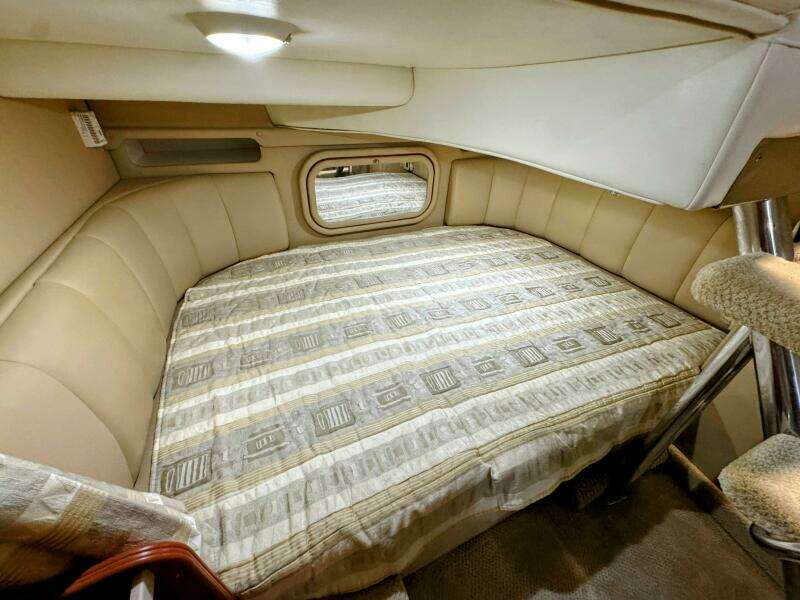 2002 Rinker 342 Fiesta Vee