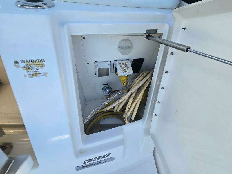 2010 Sea Ray 330 Sundancer