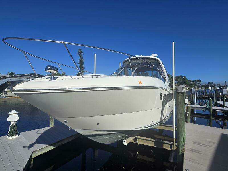 2010 Sea Ray 330 Sundancer