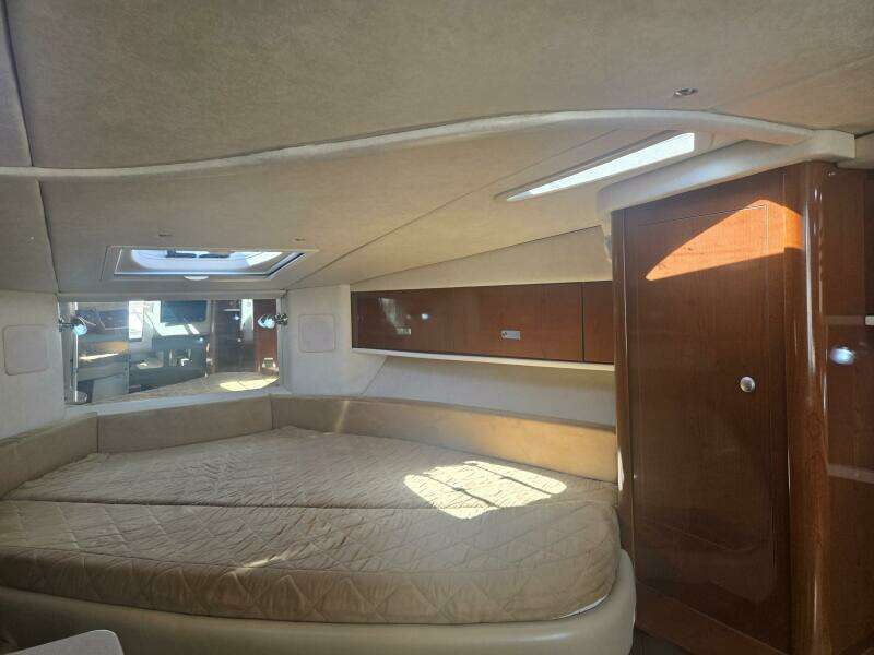 2010 Sea Ray 330 Sundancer