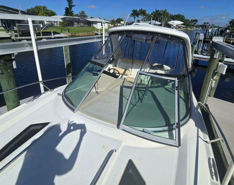 2010 Sea Ray 330 Sundancer
