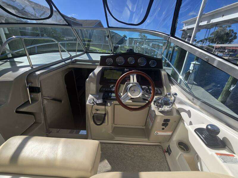 2010 Sea Ray 330 Sundancer