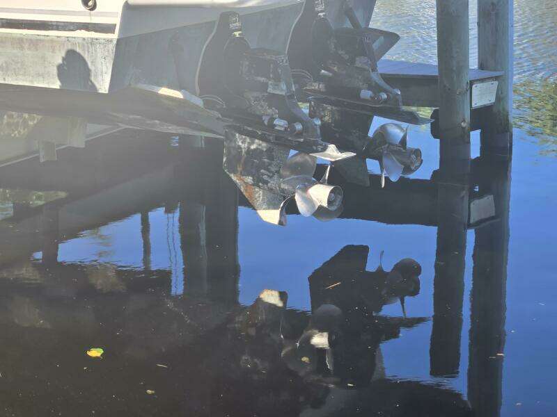 2010 Sea Ray 330 Sundancer