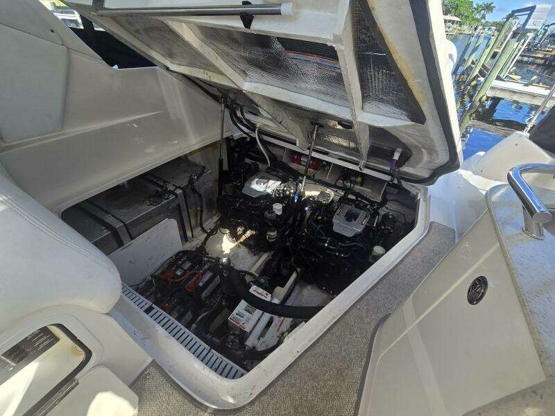 2010 Sea Ray 330 Sundancer