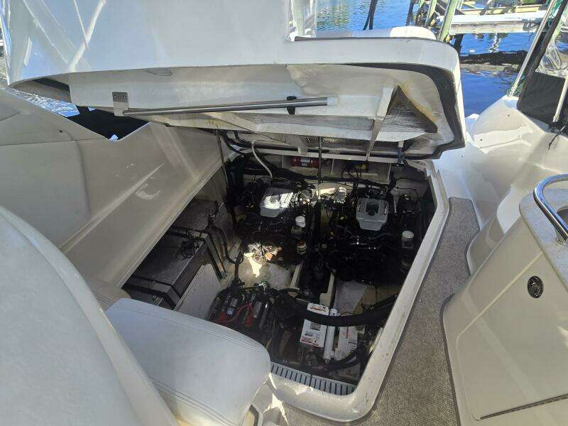 2010 Sea Ray 330 Sundancer