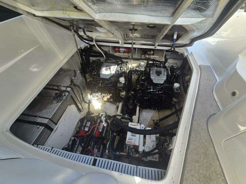 2010 Sea Ray 330 Sundancer