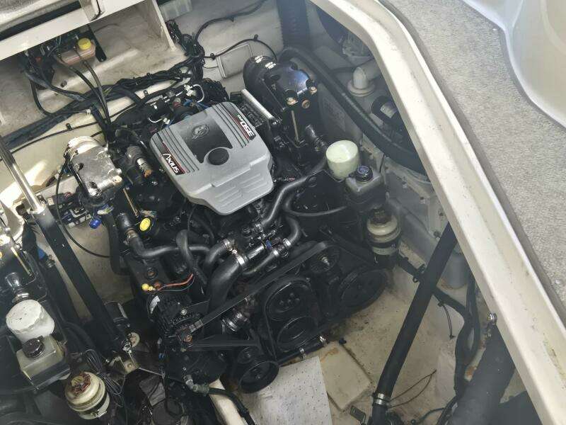 2010 Sea Ray 330 Sundancer