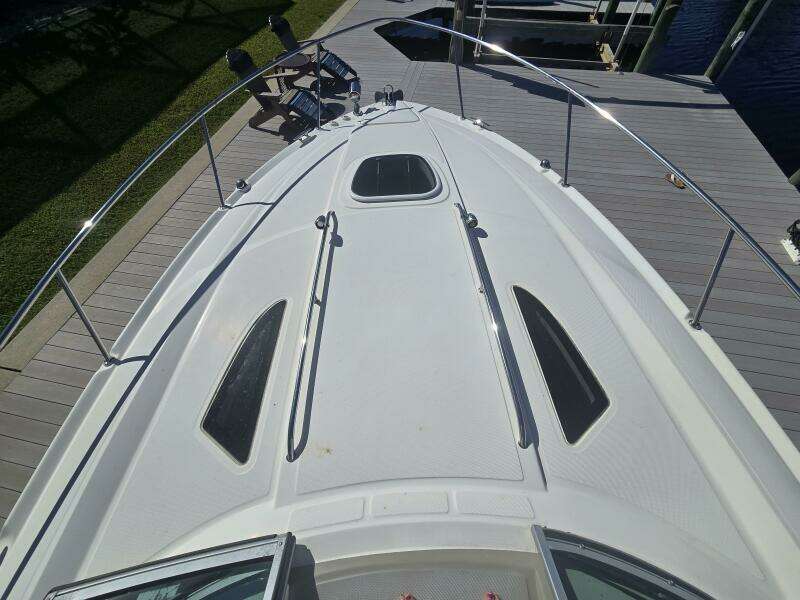 2010 Sea Ray 330 Sundancer