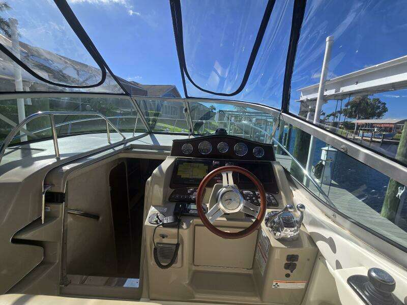 2010 Sea Ray 330 Sundancer