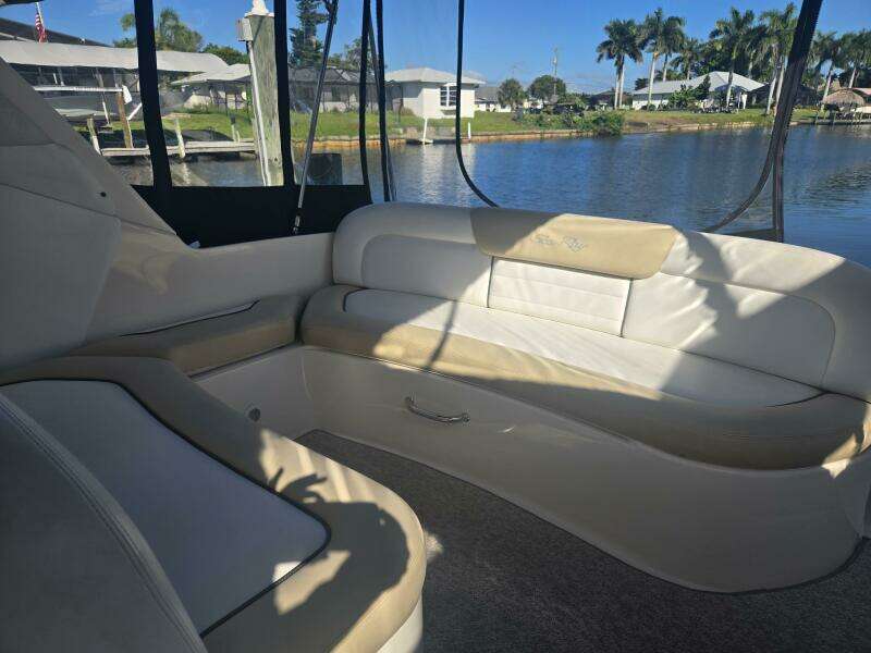 2010 Sea Ray 330 Sundancer