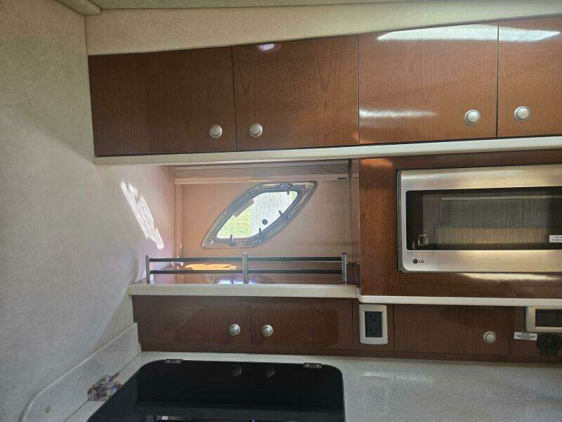 2010 Sea Ray 330 Sundancer