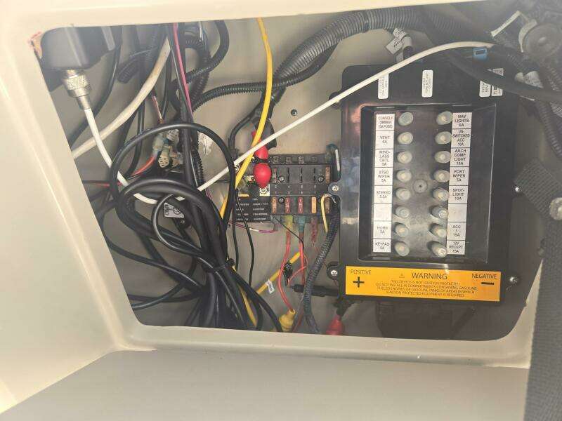 2010 Sea Ray 330 Sundancer