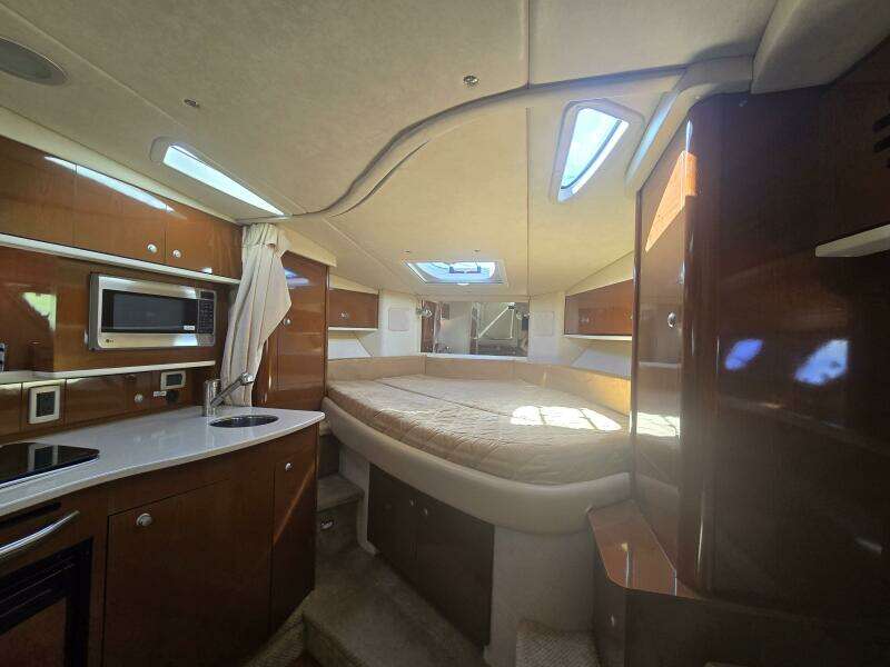 2010 Sea Ray 330 Sundancer