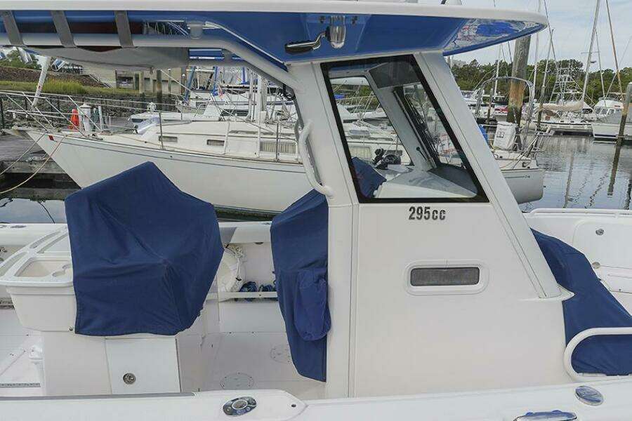 2015 Everglades 295 Center Console