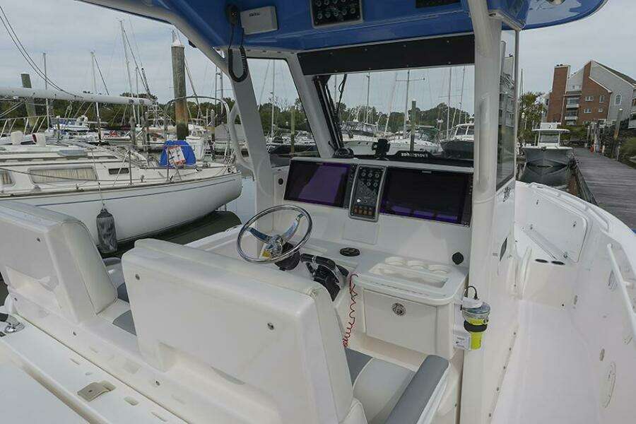 2015 Everglades 295 Center Console