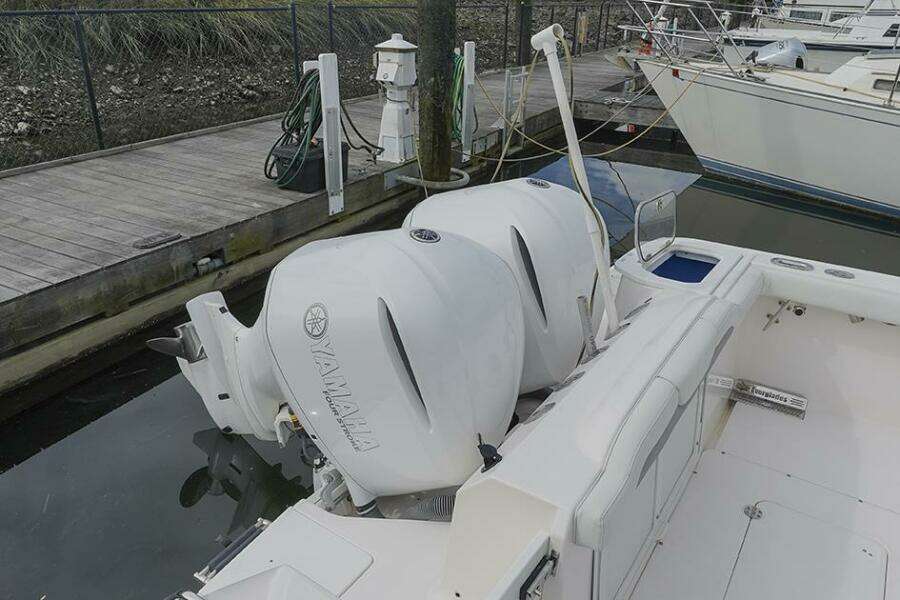 2015 Everglades 295 Center Console