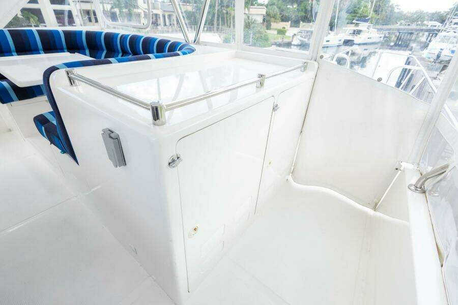 2005 Ocean Alexander Raised Pilothouse Flybridge Sedan