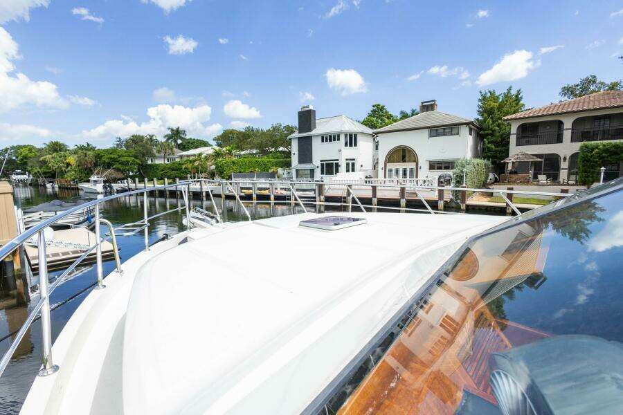 2005 Ocean Alexander Raised Pilothouse Flybridge Sedan