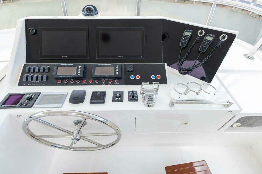 2005 Ocean Alexander Raised Pilothouse Flybridge Sedan