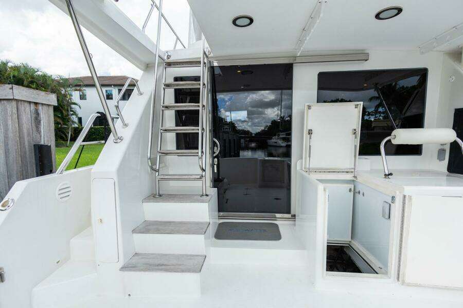 2005 Ocean Alexander Raised Pilothouse Flybridge Sedan