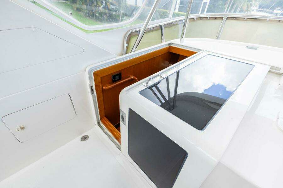 2005 Ocean Alexander Raised Pilothouse Flybridge Sedan