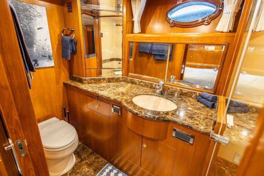 2005 Ocean Alexander Raised Pilothouse Flybridge Sedan