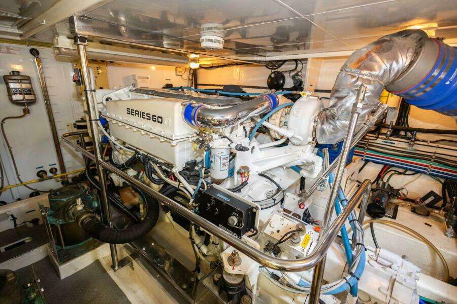 2005 Ocean Alexander Raised Pilothouse Flybridge Sedan