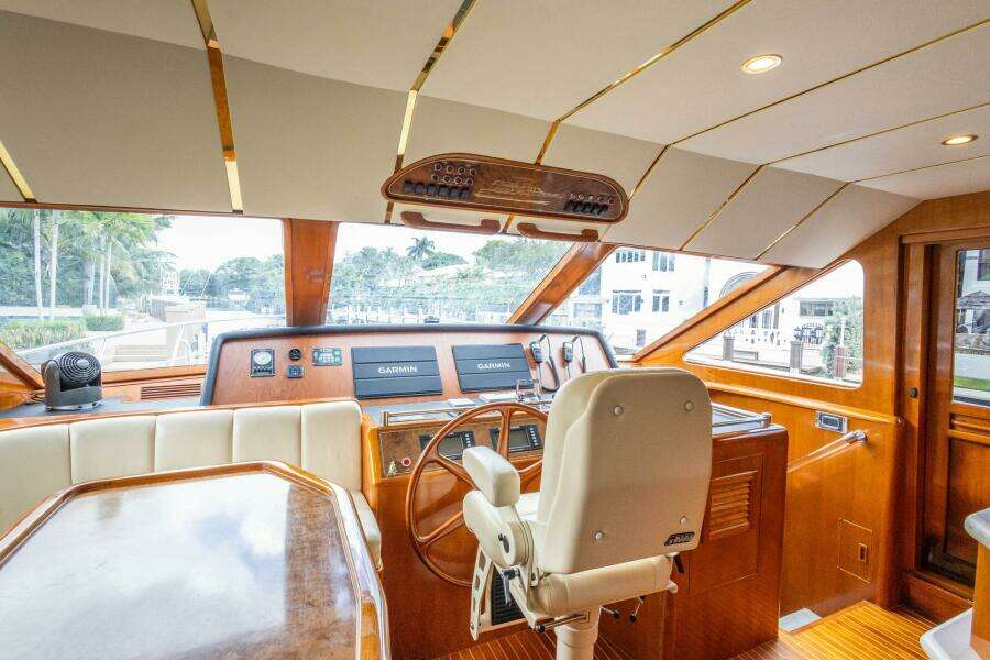 2005 Ocean Alexander Raised Pilothouse Flybridge Sedan
